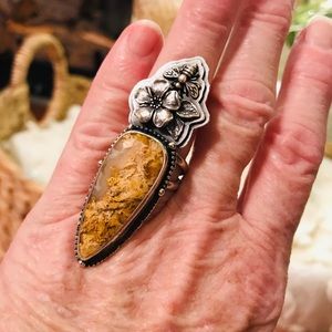 Honey bee floral ring..Size 7.5/7.75..